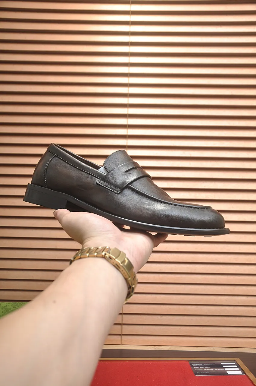 Men's shoes 💰580💶 Brand: GUCCI (Gucci) Standard code: Men's code 38/44 (45 can be customized) Grade: Same as the official website Original quality Material: Original cowhide Water-dyed cowhide lining Original rubber outsole Style category: Men's fashionable casual leather shoes Distinguished big-name luxury elements Top luxury Color: Actual picture